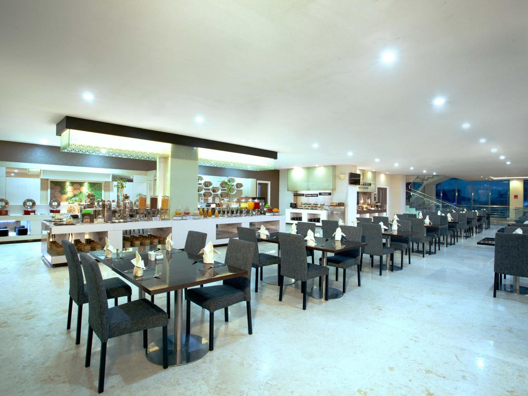 Platinum Hotel & Convention Hall Balikpapan Eksteriør bilde