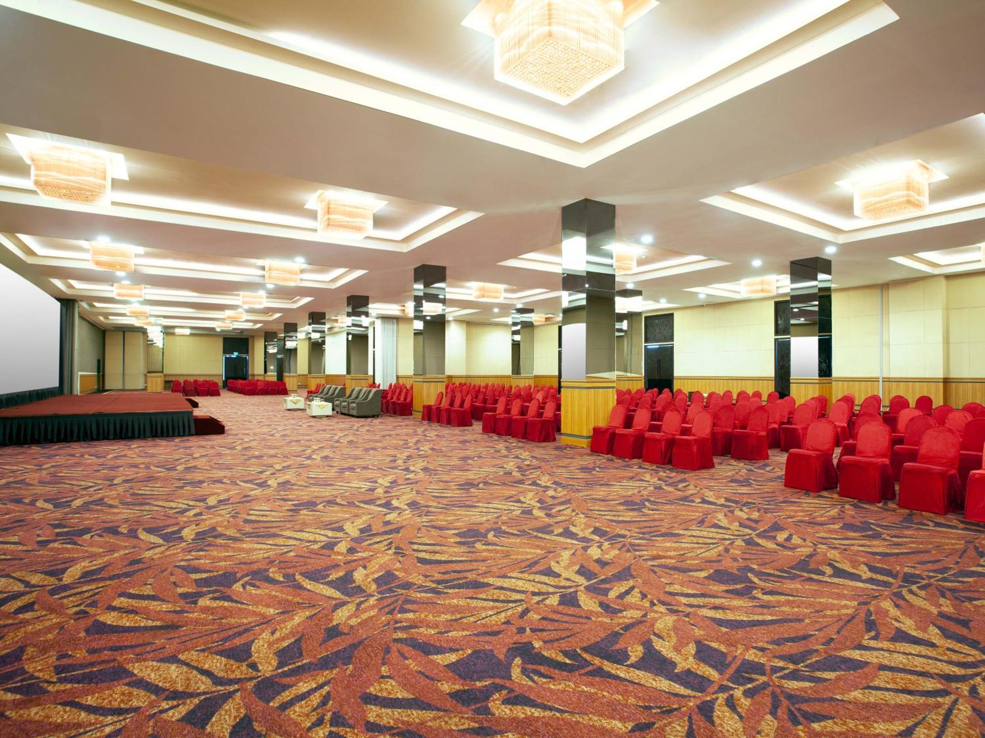 Platinum Hotel & Convention Hall Balikpapan Eksteriør bilde