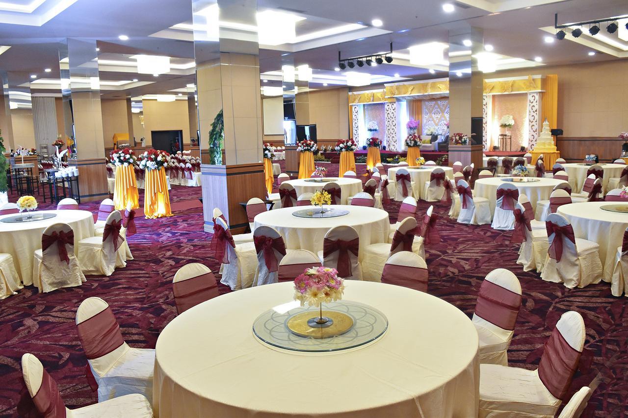 Platinum Hotel & Convention Hall Balikpapan Eksteriør bilde